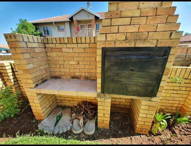 2 BEDROOM TOWNHOUSE FOR SALE IN MONTANA